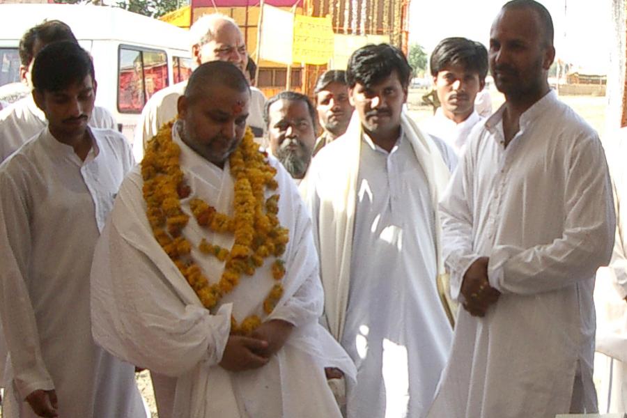 Brahmachari Girish Ji has visited Simhastha Kumbh Mela Maharishi Shivir on 7 April 2004. Has visited Yagya Mandaps, conference hall and Maharishi Literature stall. 